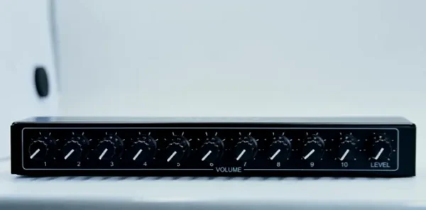 Stereo Headphone Amplifier 10-Channel Outputs